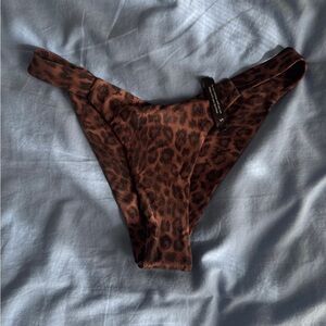 ARK SWIMWEAR Banded Bikini Bottom Leopard Sz small